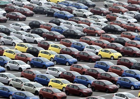 Auto, la Germania taglia le previsioni di vendita per il 2021: si passa dall’8% al 3%