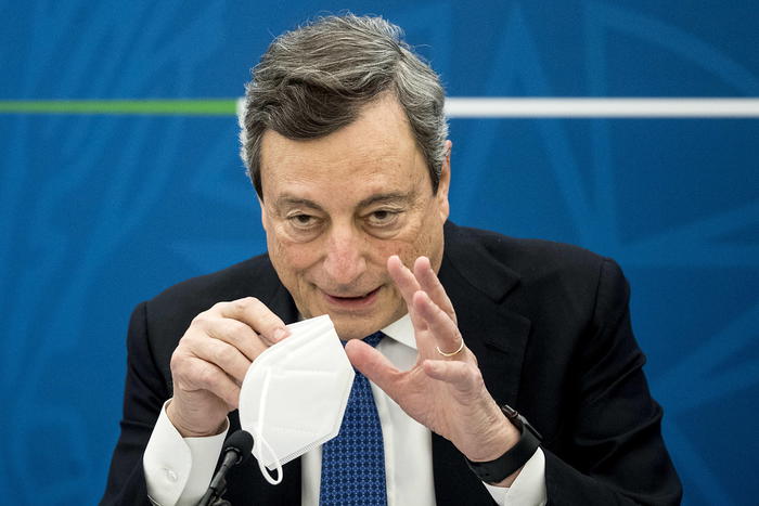 Draghi: “L’Europa torna a crescere. Possibile rialzo della stima del Pil”