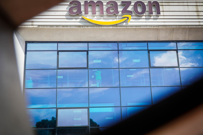 Amazon finisce nei guai: il procuratore di Washington intenta una causa per i prezzi alti