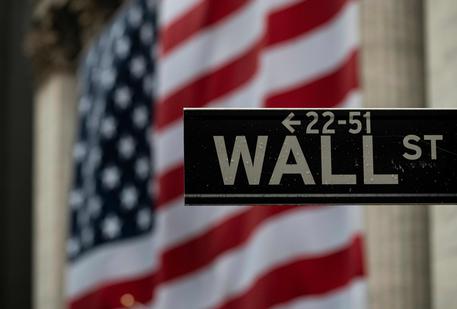 Wall Street apre in calo