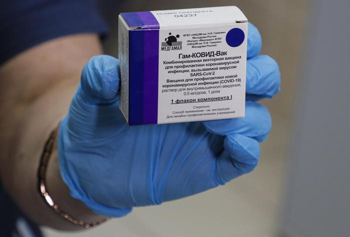A Russian medical worker displays a trial vaccine against COVID-19 in a post-registration phase of the test at outpatient hospital number 68 in Moscow, Russia, 17 September 2020. Russia registered the new vaccine called 'Sputnik V' against Coronavirus Sars-Cov-2 and opens the stage of its massive testing. ANSA/SERGEI ILNITSKY