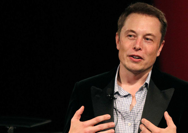 23 settimane per cinque minuti: quanto serve agli italiani per guadagnare come Elon Musk