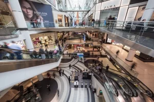 Centri commerciali, ricavi e ingressi in crescita nel 2021