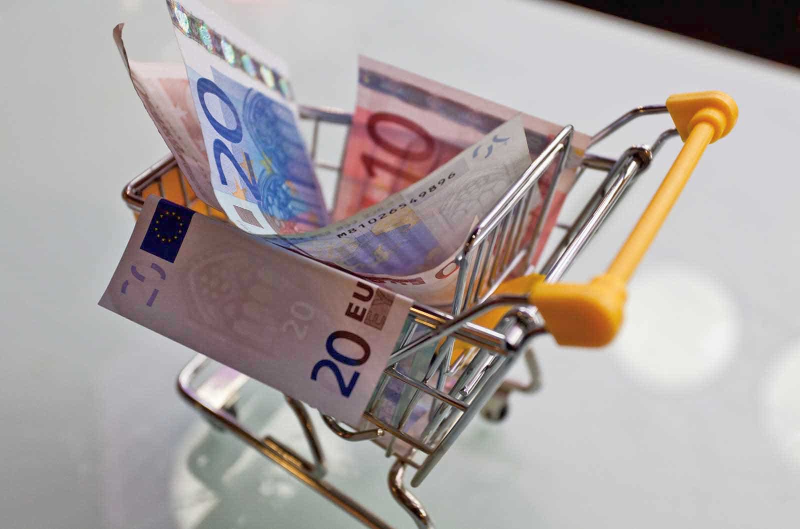 Effetto Covid: gli italiani spendono meno e sono più inclini al risparmio