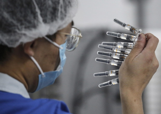 Vaccini, partiti test monoclonali AstraZeneca