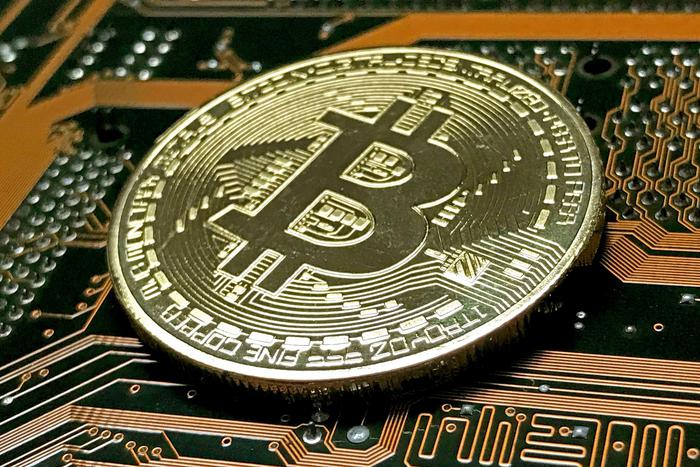 Crypto, il Bitcoin scivola sotto i 42.000$, -40% dai massimi del 10 novembre