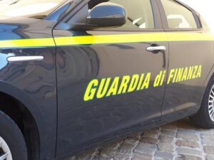 GdF Napoli, 630.000 articoli contraffatti sequestrati e 31 denunce