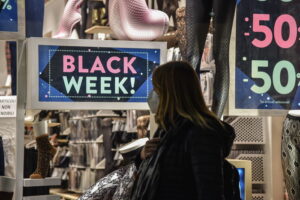 Gli italiani pazzi per il Black Month: boom di acquisti durante i super sconti