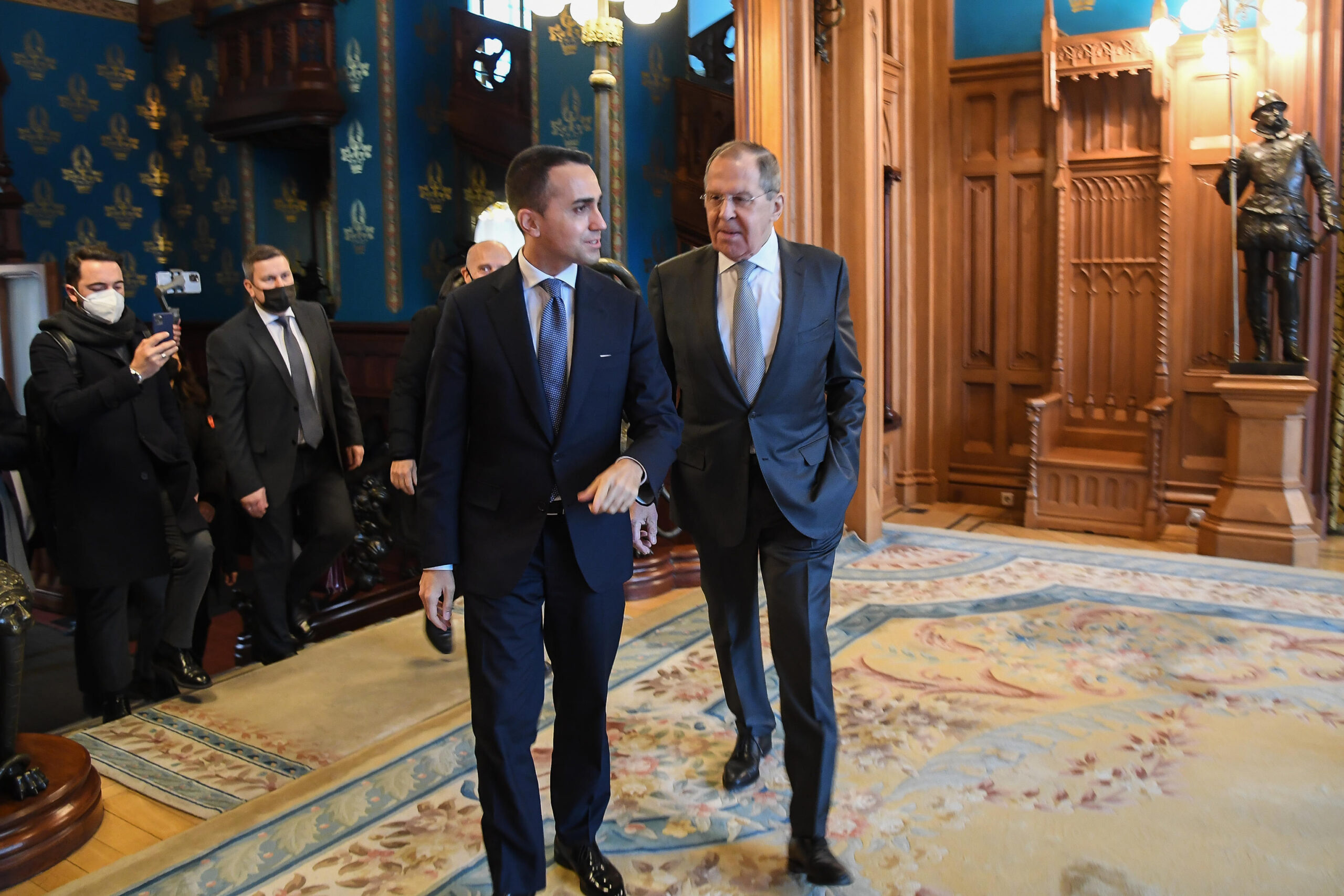 Crisi ucraina, Di Maio incontra Lavrov: “prevalga diplomazia”