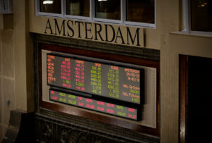 Borsa, effetto Brexit su Londra che cede la strada ad Amsterdam