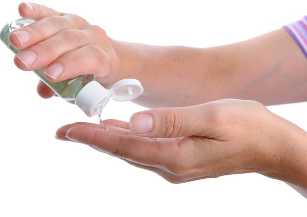 Fronte anti-Covid: Euro Cosmetic accetta una nuova commessa per la produzione di sapone e gel disinfettante mani