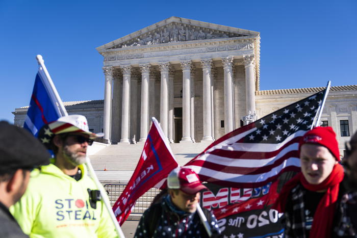 epa08877917 Supporters of US President Donald J. Trump gather outside the US Supreme Court in anticipation of a ruling over the president?s baseless claims of voter fraud in the 2020 election in Washington, DC, USA, 11 December 2020.  EPA/JIM LO SCALZO