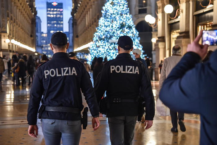 epa08875283 Police officers patrol in the mall Galleria Vittorio Emanuele II, decorated with an illuminated Christmas tree in Milan, Italy, 10 December 2020.  EPA/Matteo Corner