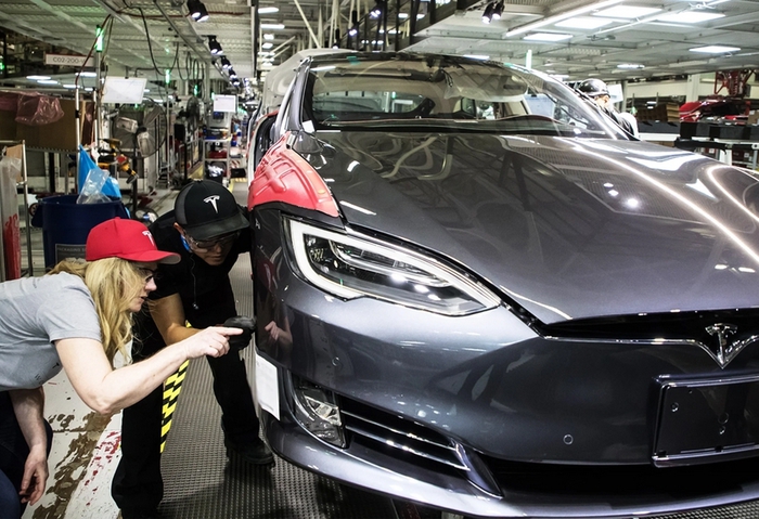 Tesla, ritirate 30 mila auto dal mercato cinese