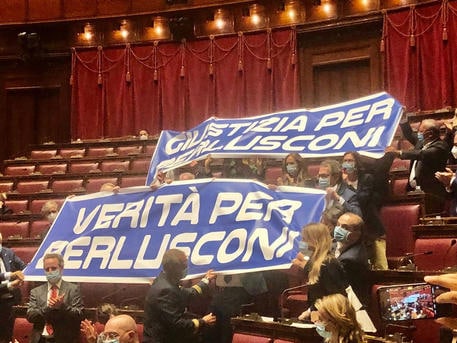 Processo Mediaset, Forza Italia difende Berlusconi e chiede una commissione d’inchiesta