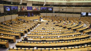 Parlamento Ue, il tribunale sospende uso del Green Pass