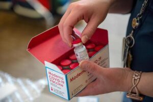 Covid, Moderna punta a triplicare nel 2022 la produzione di vaccini