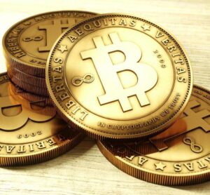 Criptovalute, il bitcoin segna un nuovo record: ora il prezzo arriva a 60 mila dollari