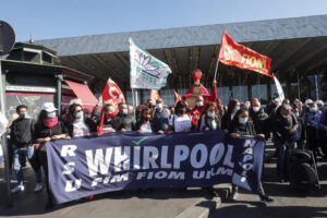 Whirlpool, non si placa la polemica