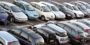 Auto, nel 2021 il mercato torna a crescere: +5,5% le immatricolazioni in Italia