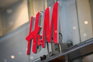 Stangata per H&M dalla Germania: maxi multa perché “spiava” i suoi dipendenti