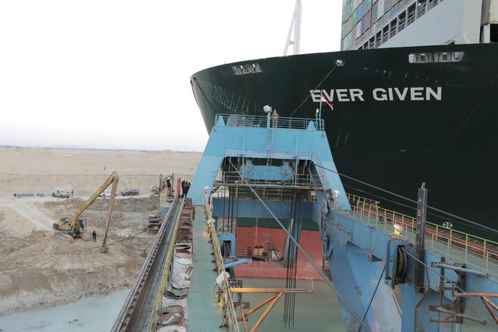Canale di Suez, sbloccata la nave Ever Given: verso la rimozione