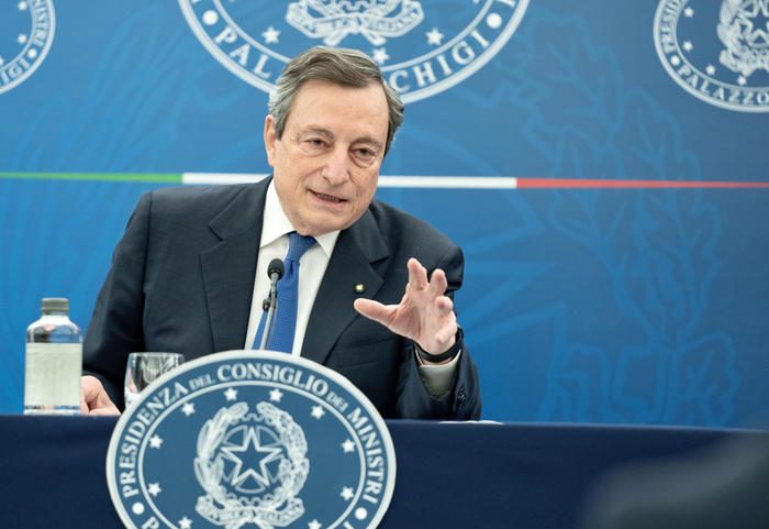Def, il Cdm approva. Draghi: “presto misure espansive”