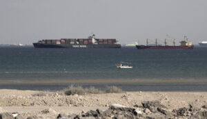 Suez, la nave container è stata sbloccata. Il traffico merci può ripartire