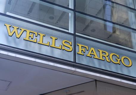 epa05101348 (FILE) A file photo dated 19 November 2013 showing a general view of a Wells Fargo company brand sign in New York, USA. Wells Fargo, one of the four largest banks in the United States, is to release their 4th quarter results on 15 January 2016.  EPA/JASON SZENES