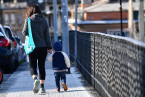 Lombardia, Protezione Famiglia: bonus di 500 euro per i nuclei familiari in crisi