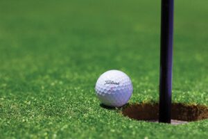 La Saudi Golf League offre al golfista DeChambeau un contratto da 135 milioni di dollari