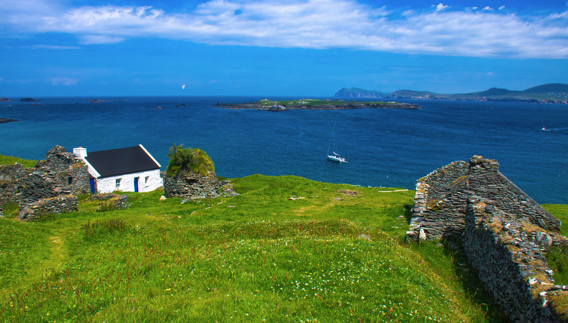 Irlanda, l’isola di Great Blasket assume una coppia di gestori per cottage
