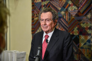 Intesa, Gros-Pietro: “non ci sarà un taglio dei tassi ad inizio 2024”