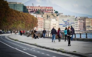 Covid, da oggi l’Italia riparte con 15 Regioni in zona gialla