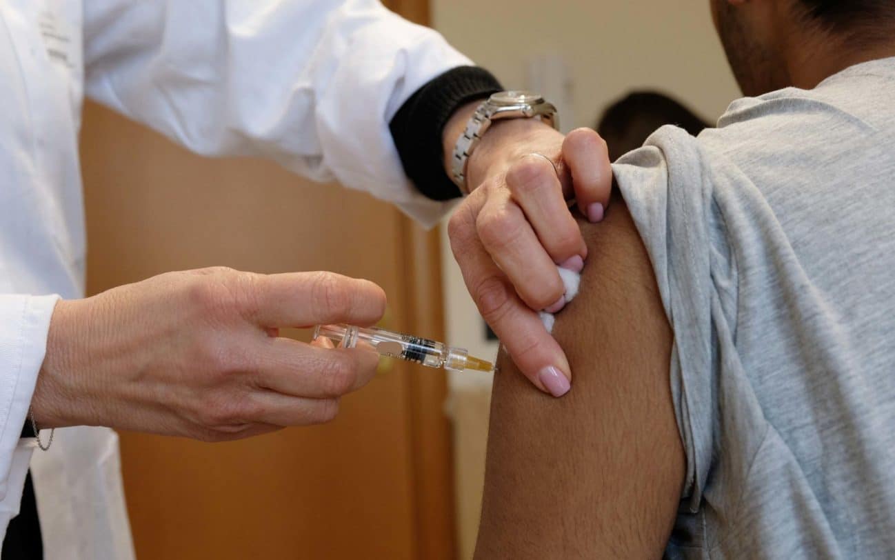 Vaccinazioni: Israele, Gran Bretagna e Usa i migliori della classe