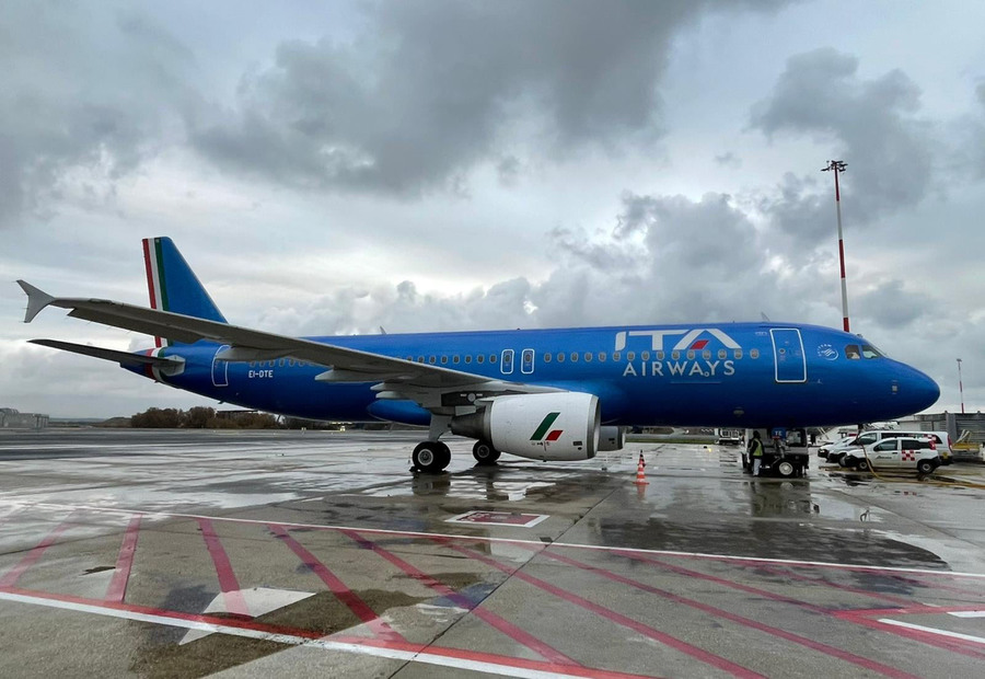 Decolla il primo Ita Airways con livrea azzurra, dedicato a Paolo Rossi