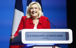 Le Pen e il partito nell’occhio del ciclone per spesa indebita di fondi Ue