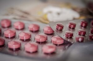 Pillola anti Covid, l’okay dell’Ema a Pfizer entro fine gennaio