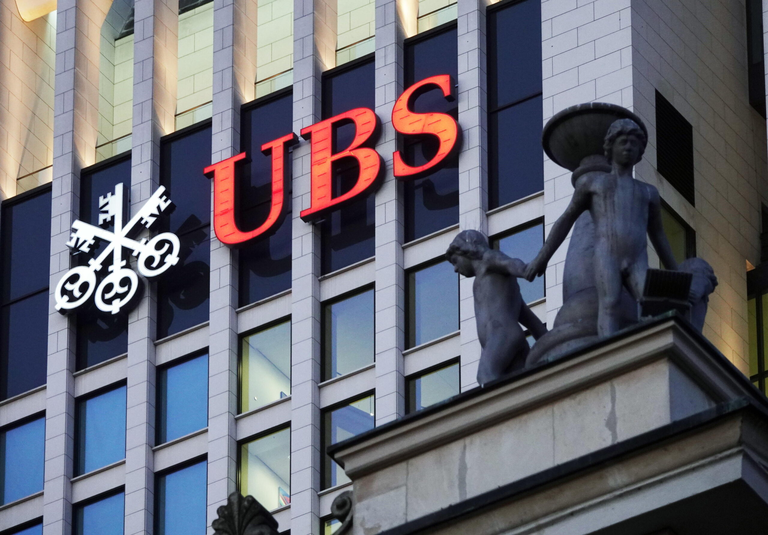 UBS mantiene il ramo svizzero di Credit Suisse ma non ne userà il nome