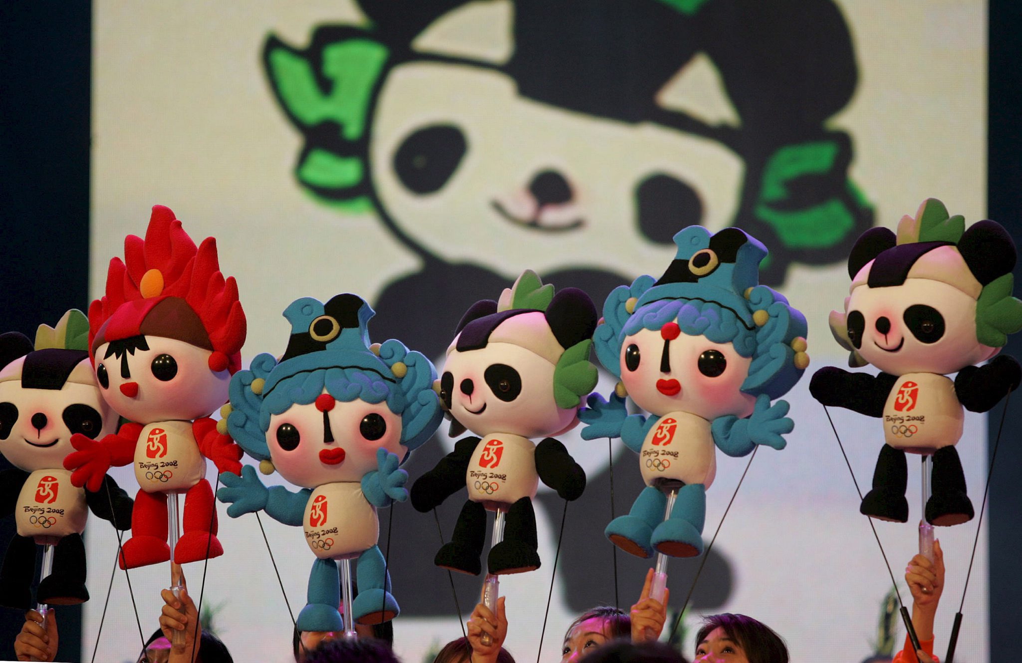 Olimpiadi Pechino, va a ruba la mascotte Bing Dwen Dwen