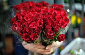 San Valentino, il 53% degli italiani regala fiori. Ma pesa il caro-energia