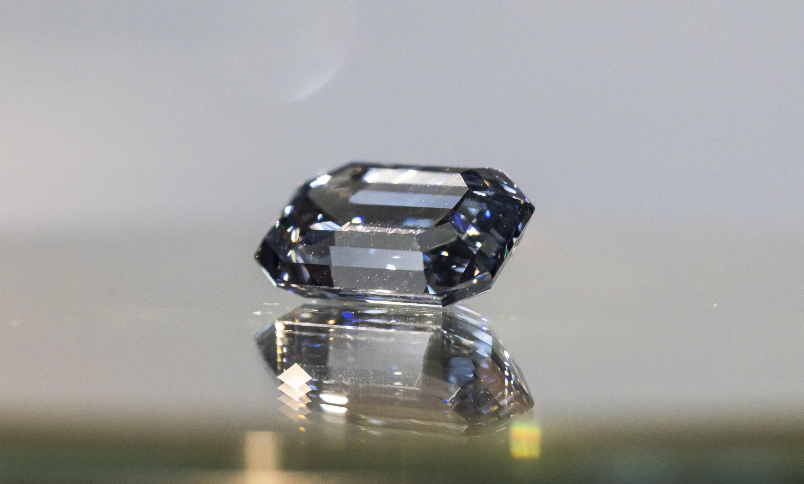 Diamante blu, asta da record: vale 48 milioni di dollari