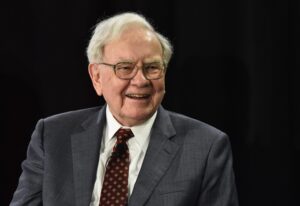 Warren Buffett, la sua Berkshire Hathaway accelera il piano di buybuck