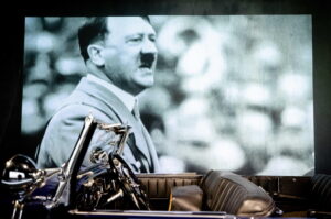 Aste storiche, venduta la limousine di Adolf Hitler del 1939