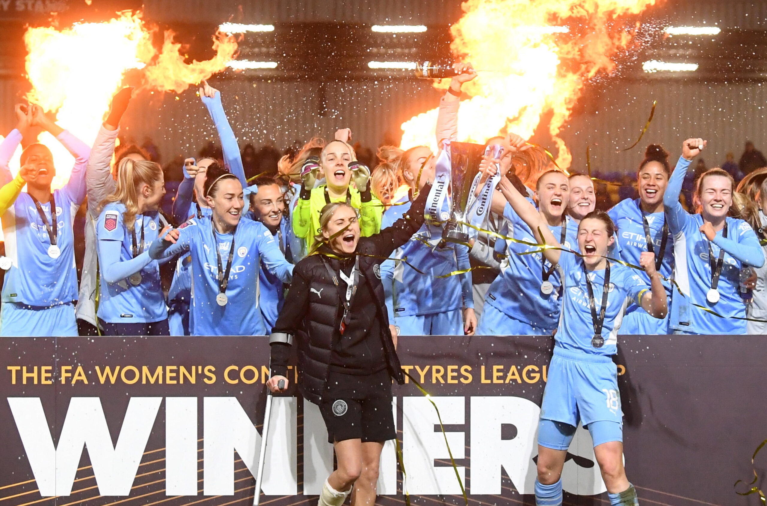 epa09804453 Manchester City WFC's players celebrate with the trophy after winning the FA Women's League Cup Final between Chelsea FC Women's and Manchester City WFC at the Cherry Reds Record Stadium in London Britain, 05 March 2022.  EPA/NEIL HALL EDITORIAL USE ONLY. No use with unauthorized audio, video, data, fixture lists, club/league logos or 'live' services. Online in-match use limited to 120 images, no video emulation. No use in betting, games or single club/league/player publications.