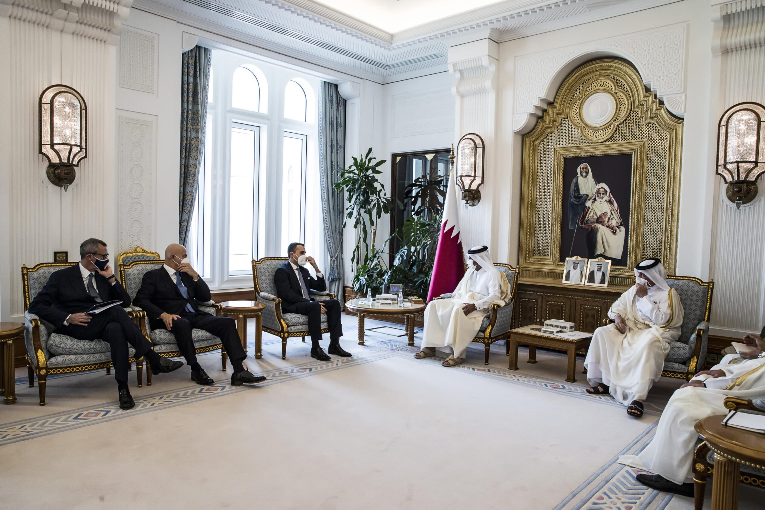 Il ministro degli Affari Esteri Luigi Di Maio incontra il Primo Ministro e Ministro dellÕInterno, Sceicco Khalid bin Khalifa bin Abdulaziz Al Thani, durante la missione a Doha, Qatar, 06 marzo 2022. ANSA/ANGELO CARCONI