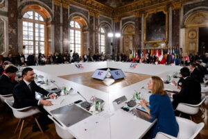 Leader Ue riuniti a Versailles, si valuta l’ingresso di Kiev