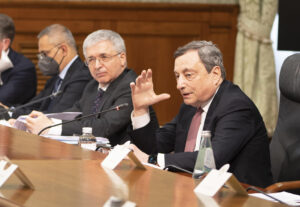 Def, Draghi: “il Governo deve dare fiducia”