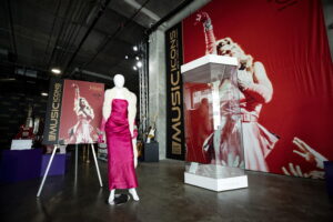 Madonna, all’asta il vestito di Material Girl