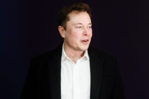 Musk contro i media: “sono macchine in cerca di click”